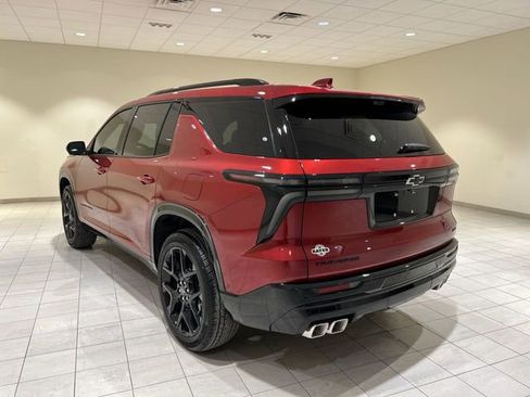 Used 2026 Chevrolet Traverse RS w/ LPO, Floor Liner Package FWD image 3