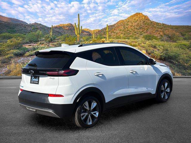 Used 2023 Chevrolet Bolt EUV LT w/ Convenience Package FWD image 4