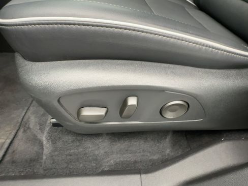 Used 2025 Buick Enclave Preferred image 13