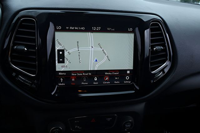 Used 2018 Jeep Compass Latitude w/ Popular Equipment Group FWD image 24