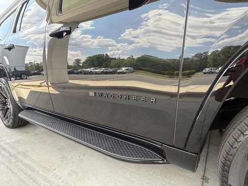 Used 2024 Jeep Wagoneer Series II AWD/4WD image 10