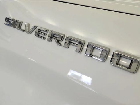 Used 2023 Chevrolet Silverado 1500 LT AWD/4WD image 18