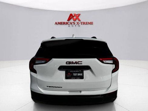 Used 2023 GMC Terrain SLE w/ Driver Convenience Package image 4