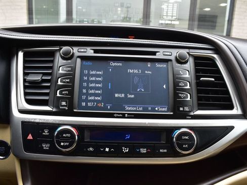 Used 2015 Toyota Highlander Limited FWD image 39