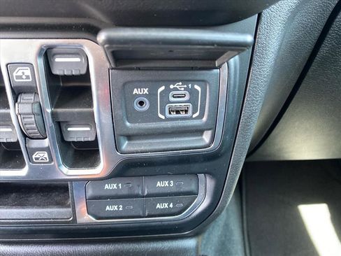 Used 2024 Jeep Wrangler Unlimited Sahara w/ Technology Group AWD/4WD image 13