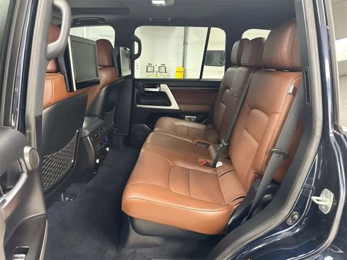 Used 2016 Toyota Land Cruiser image 21