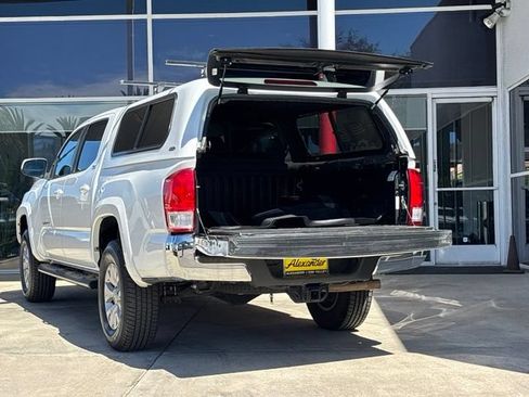 Used 2016 Toyota Tacoma SR5 w/ SR5 Appearance Package (SN) RWD image 9