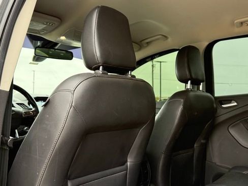 Used 2019 Ford Escape Titanium image 18