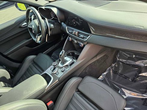 Used 2023 Alfa Romeo Giulia Quadrifoglio image 11