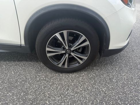 Used 2019 Nissan Rogue SV w/ Premium Package FWD image 29