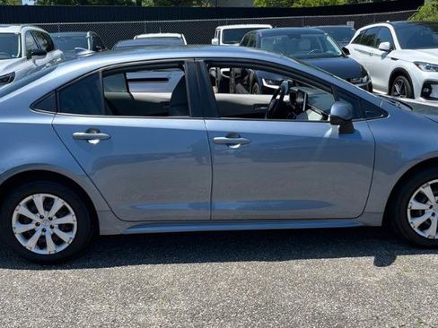 Used 2020 Toyota Corolla LE FWD image 4
