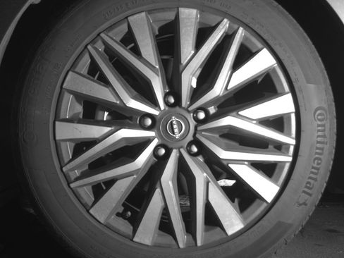 Used 2025 Nissan Altima 2.5 SV FWD image 12