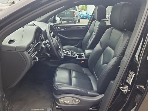 Used 2024 Porsche Macan AWD/4WD image 12