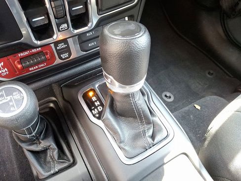 Used 2024 Jeep Wrangler Unlimited Rubicon 4xe image 13