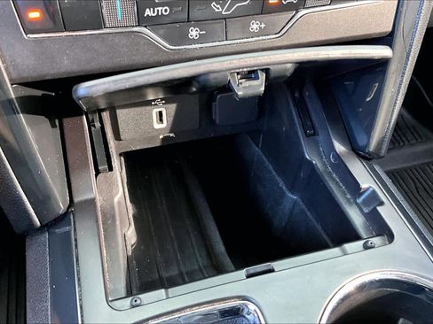 Used 2018 Ford Explorer XLT w/ Equipment Group 202A AWD/4WD image 32