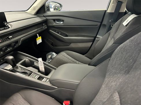 New 2025 Honda Accord SE image 15