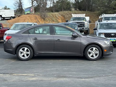 Used 2011 Chevrolet Cruze LT image 3
