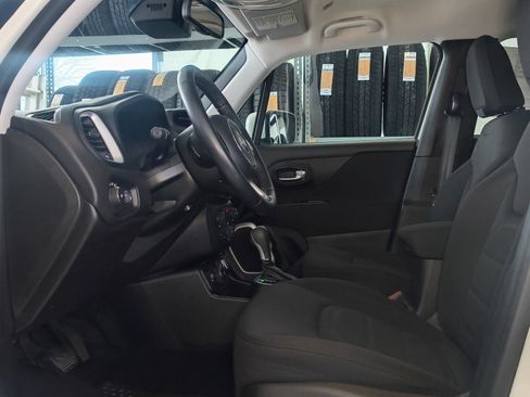 Used 2018 Jeep Renegade Latitude w/ Cold Weather Group image 23