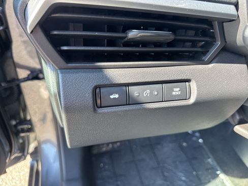 Used 2025 Nissan Altima 2.5 S FWD image 30