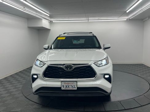 Used 2023 Toyota Highlander Limited FWD image 5