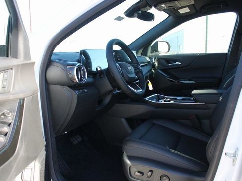 New 2026 Chevrolet Equinox LT w/ Convenience Package II image 11