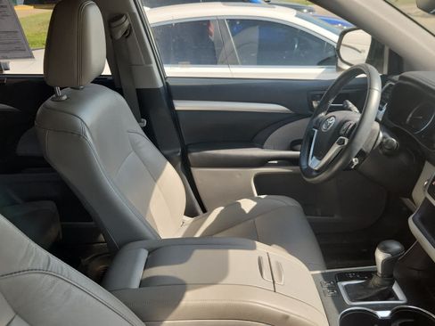 Used 2019 Toyota Highlander XLE AWD/4WD image 10