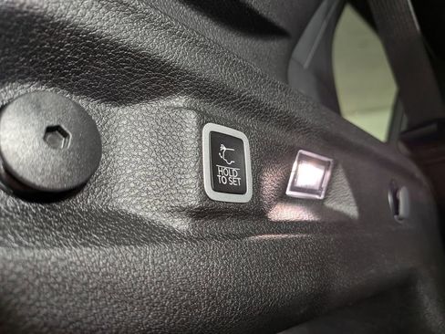 Used 2024 Jeep Grand Cherokee L Limited image 11