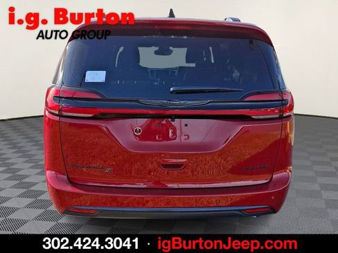 New 2026 Chrysler Pacifica Limited w/ S Appearance Package image 5