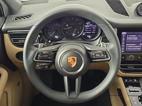 Certified 2025 Porsche Macan image 27
