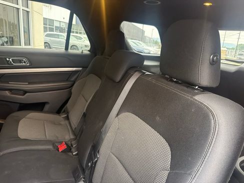 Used 2019 Ford Explorer XLT w/ Equipment Group 201A AWD/4WD image 3
