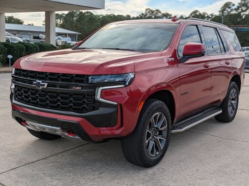 Used 2024 Chevrolet Tahoe Z71 w/ Luxury Package image 2