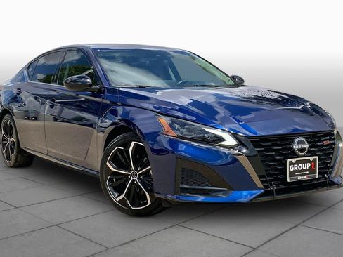 Used 2024 Nissan Altima 2.5 SR w/ SR Premium Package FWD image 3