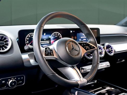 Used 2024 Mercedes-Benz GLB 250 image 29