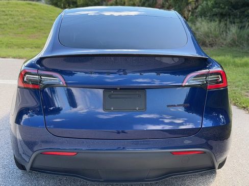 Used 2020 Tesla Model Y Long Range image 4