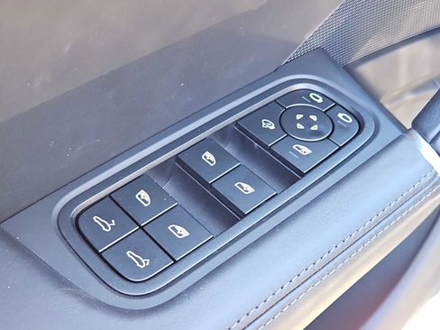 Certified 2023 Porsche Cayenne S AWD/4WD image 12
