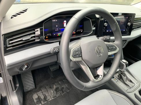 Used 2025 Volkswagen Jetta SE image 33