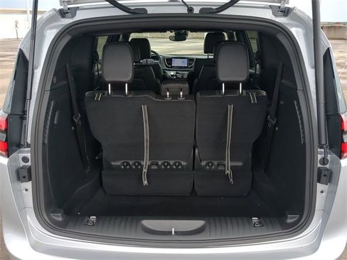 New 2026 Chrysler Pacifica Select image 14
