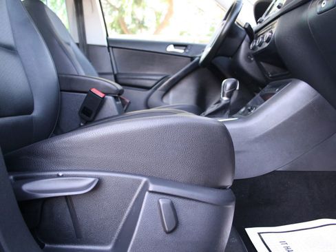 Used 2016 Volkswagen Tiguan SE FWD image 8