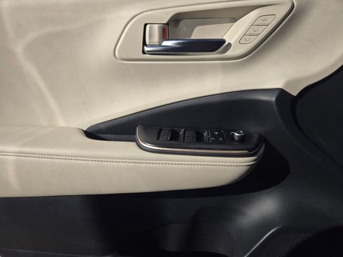 Used 2023 Toyota Crown Limited image 25