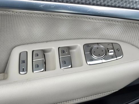 Used 2022 Genesis G70 3.3T w/ Sport Advanced Package image 17