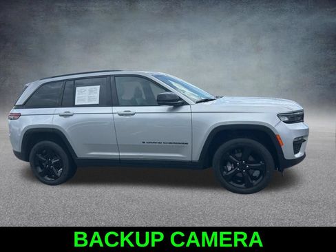 Certified 2024 Jeep Grand Cherokee Limited w/ Black Appearance Package RWD image 4