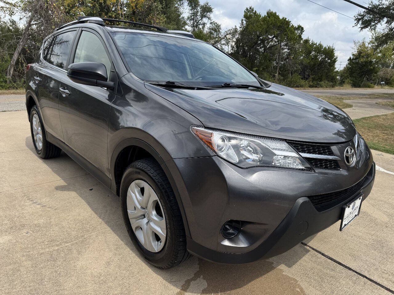Used 2013 Toyota RAV4 LE FWD image 3
