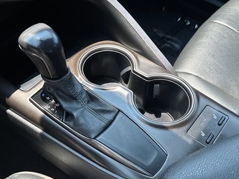 Used 2021 Toyota Camry SE w/ Cold Weather Package FWD image 25