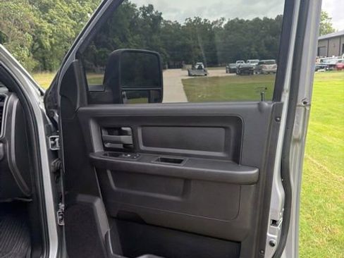 Used 2024 RAM 2500 Tradesman w/ Chrome Appearance Group AWD/4WD image 10