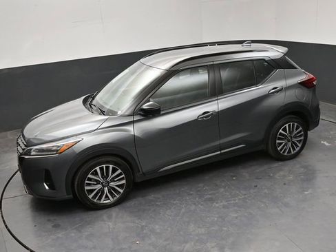 Used 2024 Nissan Kicks SR image 25