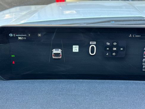 Used 2025 Ford Expedition Max Active AWD/4WD image 25