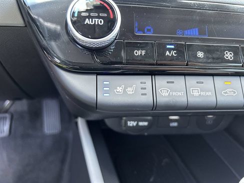 New 2025 Hyundai Elantra Limited FWD image 8