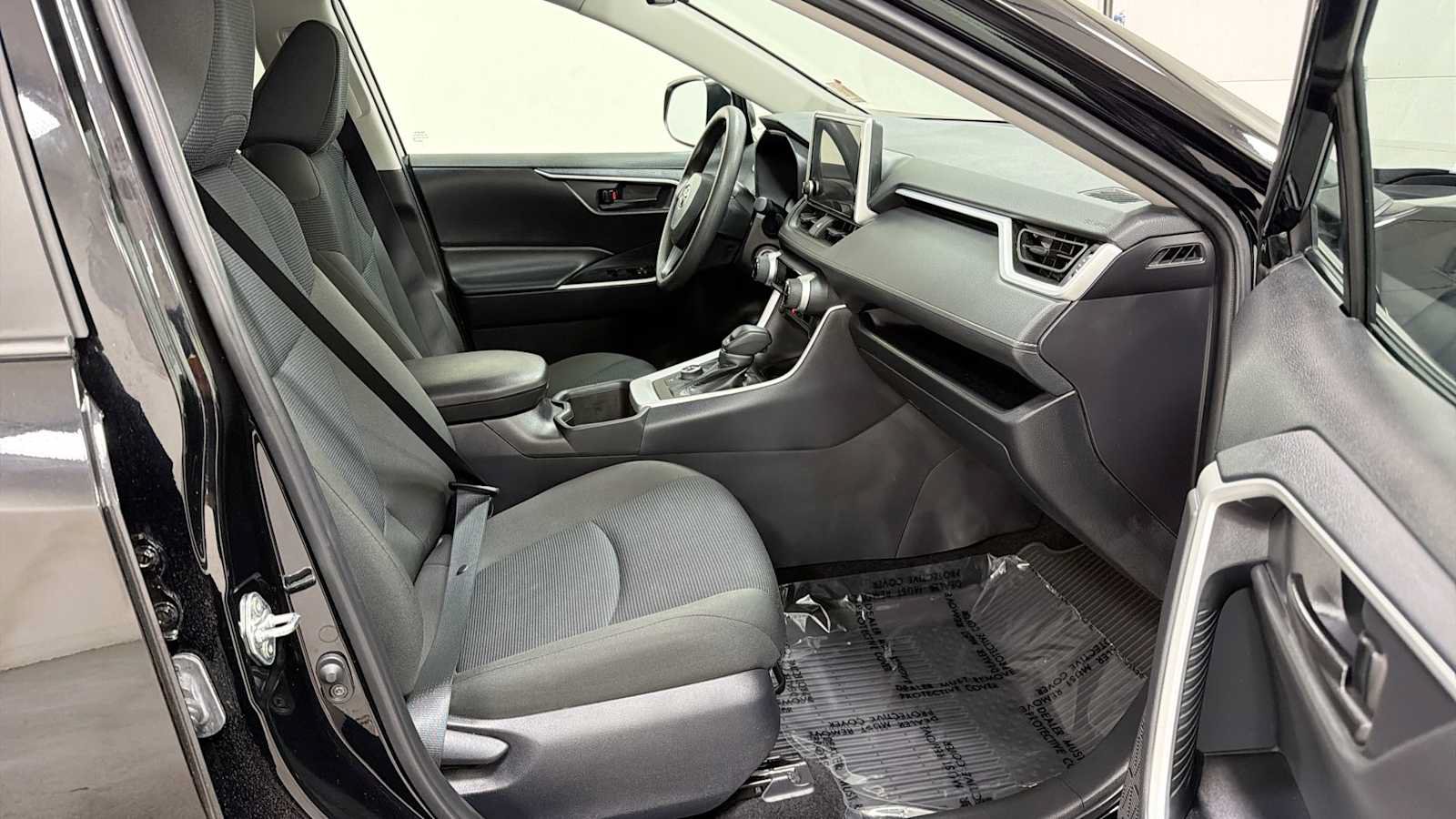 Certified 2025 Toyota RAV4 LE AWD/4WD image 29
