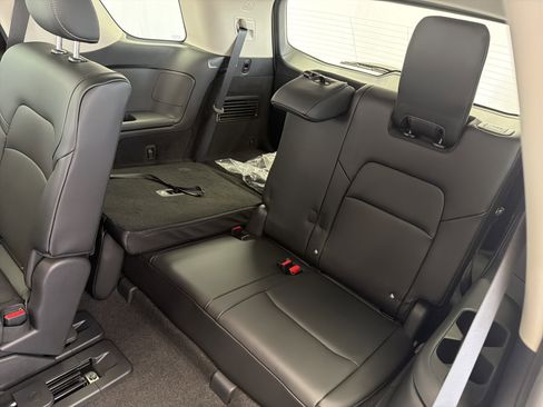 New 2026 Nissan Pathfinder SL FWD image 11