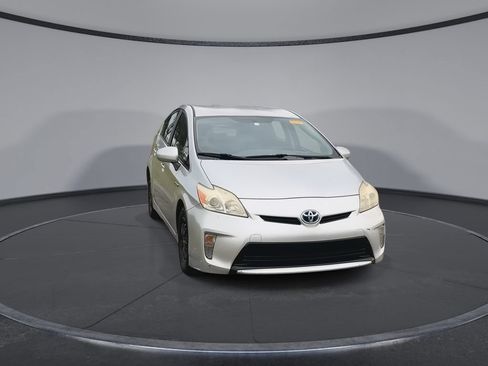 Used 2014 Toyota Prius Two FWD image 3